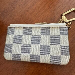 Designer checkered white and gray key holder pouch